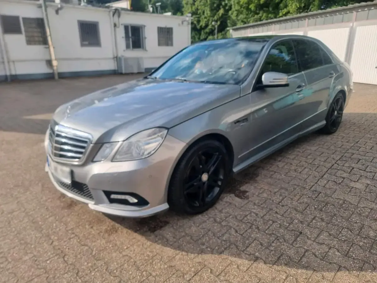 Gebraucht Mercedes E350 231 PS (169 kW) 2009 Grau Limousine