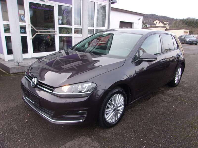 Grau (metallic) Gebraucht 2015 VW Golf VII LOUNGE Limousine | 13.900 € (Fairer Preis) - Bild 1/4