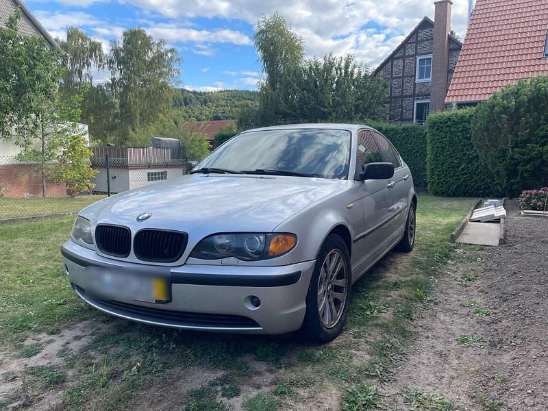 Silber Gebraucht 2002 BMW 320 Limousine | 1.650 € (Superpreis) - Bild 1/4