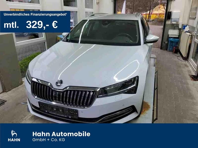 Gebraucht Skoda Superb Style 200 PS (147 kW) 2023 Moonweiss metallic Kombi