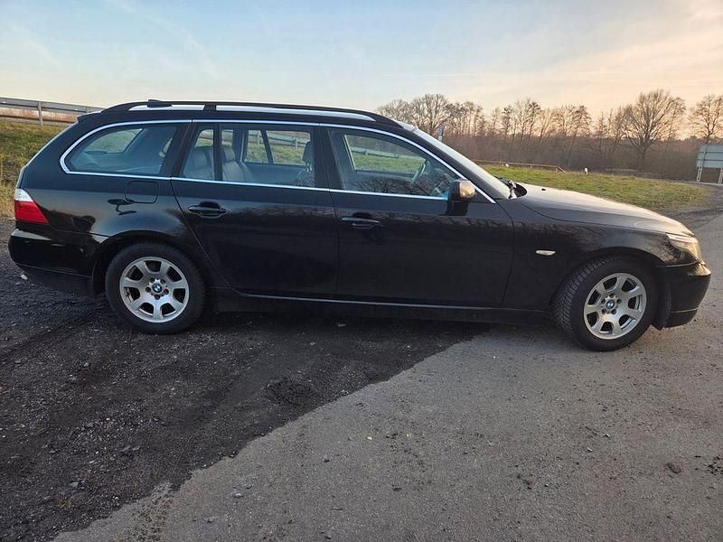 Gebraucht BMW 525 197 PS (144 kW) 2008 Schwarz Kombi