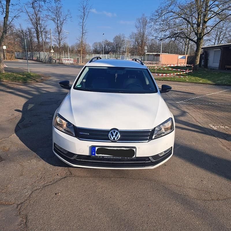 Weiß Gebraucht 2012 VW Passat Kombi | 6.850 € (Fairer Preis) - Bild 1/4