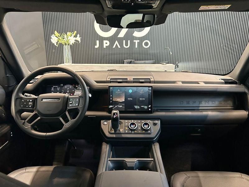 Gebraucht Land Rover Defender SE Dynamic 249 PS (183 kW) 2025 Grün SUV