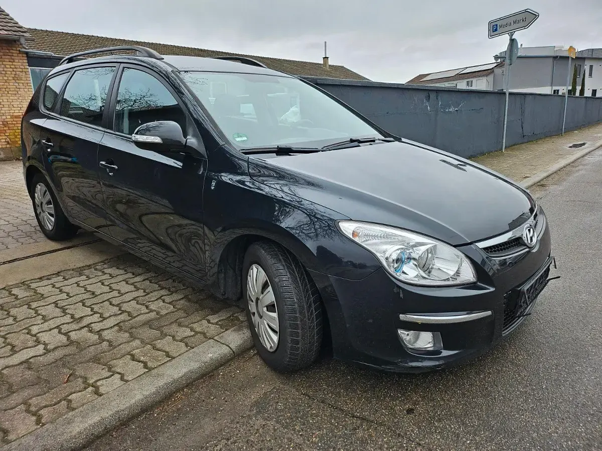 Gebraucht Hyundai i30 116 PS (85 kW) 2009 Schwarz Kombi