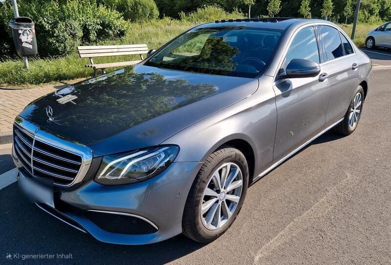 Grau Gebraucht 2017 Mercedes E350 Avantgarde Limousine | 17.999 € (Superpreis) - Bild 1/4
