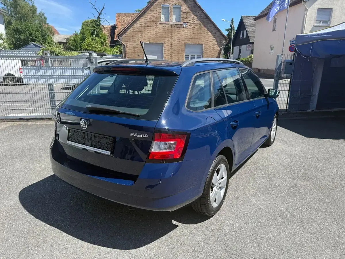 Gebraucht Skoda Fabia Ambition 90 PS (66 kW) 2015 Blau Kombi