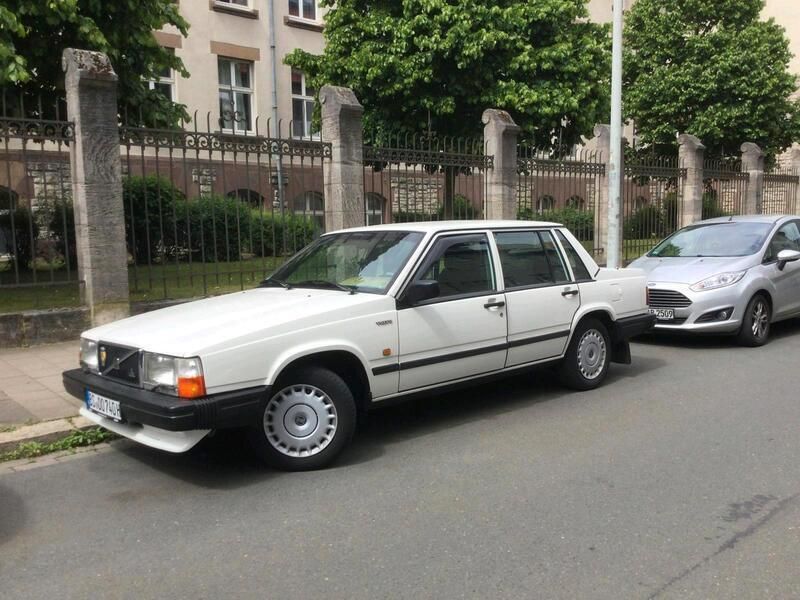 Weiß Gebraucht 1989 Volvo 744 Limousine | 14.500 € - Bild 1/4