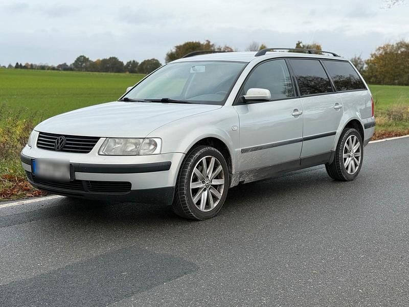 Silber Gebraucht 2000 VW Passat Edition Kombi | 2.500 € (Teuer) - Bild 1/4