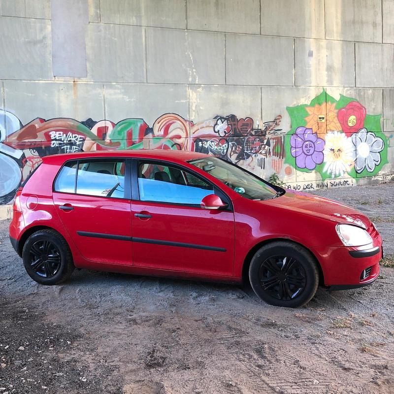 Gebraucht VW Golf V 105 PS (77 kW) 2005 Rot Kleinwagen
