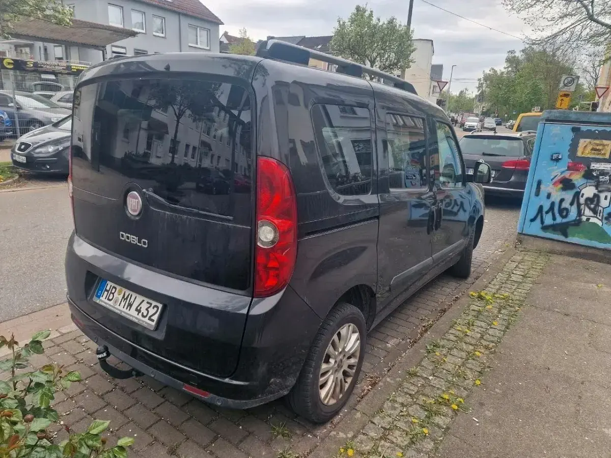Gebraucht Fiat Doblò 90 PS (66 kW) 2012 Schwarz Van / Kleinbus
