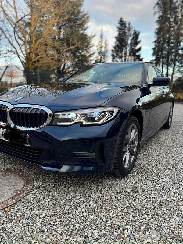 Gebraucht BMW 330e Advantage 292 PS (214 kW) 2019 Blau Limousine
