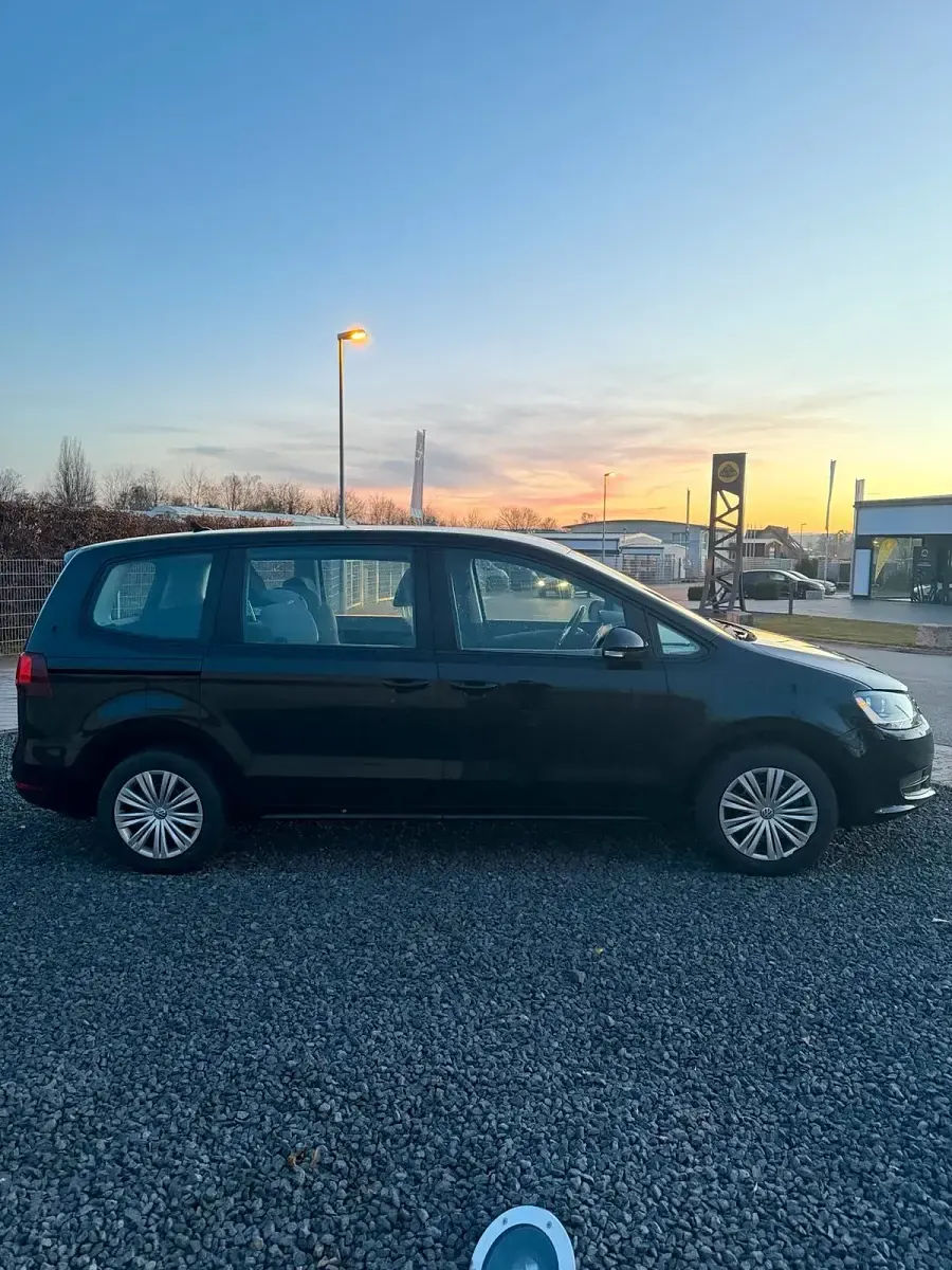 Gebraucht VW Sharan 140 PS (102 kW) 2019 Schwarz Van / Kleinbus