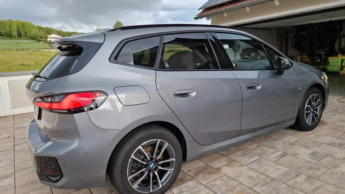 Gebraucht BMW 218 Active Tourer M Sport 150 PS (110 kW) 2024 Grau Van / Kleinbus