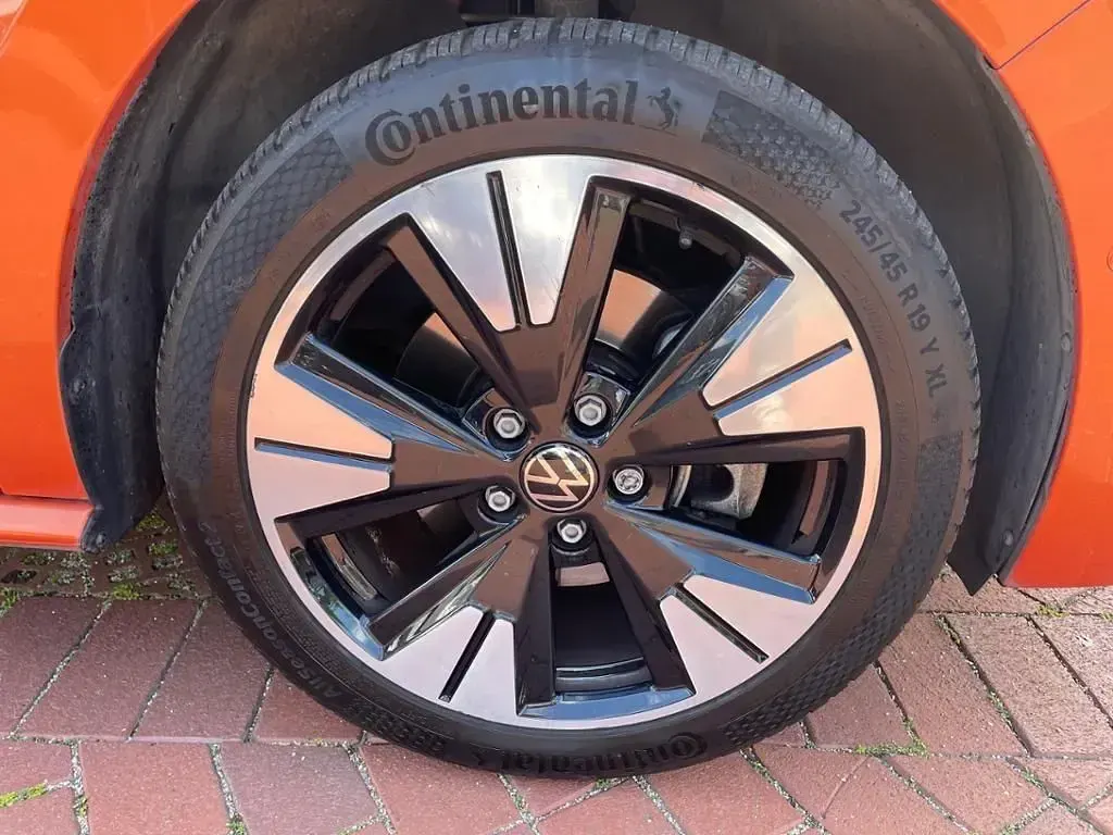 Gebraucht VW Multivan Style 150 PS (110 kW) 2023 Silber Van / Kleinbus