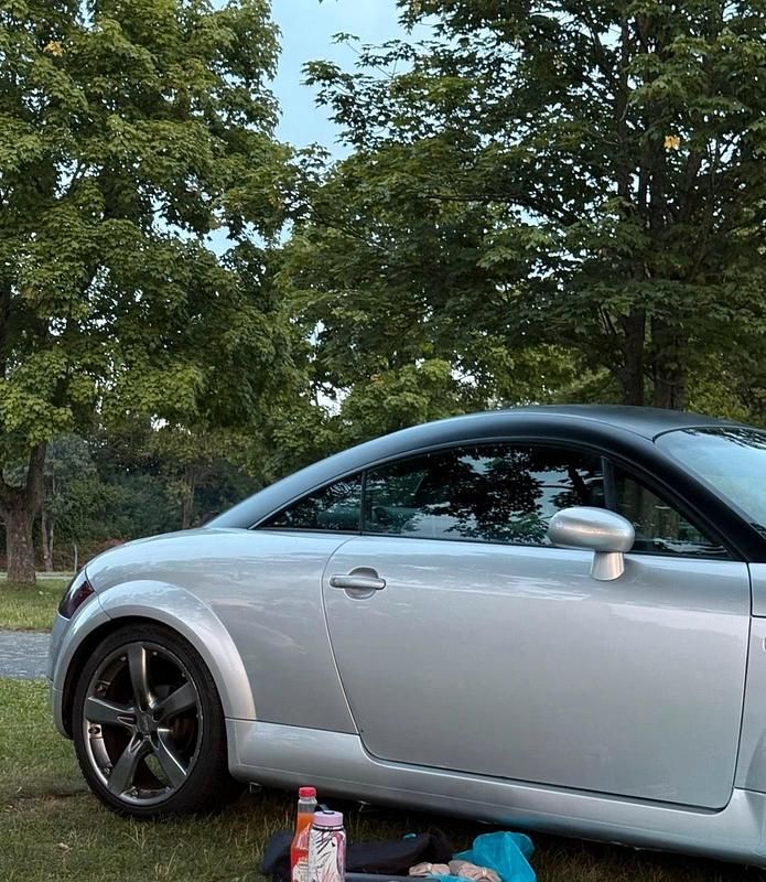 Silber Gebraucht 2000 Audi TT Coupé | 10.300 € - Bild 1/4