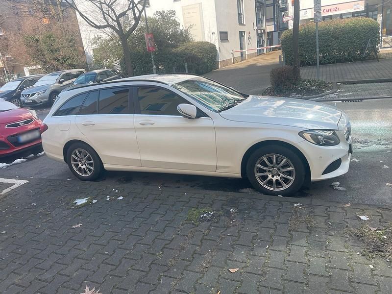 Gebraucht Mercedes C220 160 PS (117 kW) 2016 Weiß Kombi
