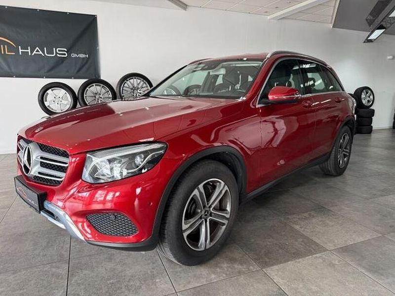 Gebraucht Mercedes GLC250 204 PS (150 kW) 2018 Sonderlackierung hyazinthrot SUV