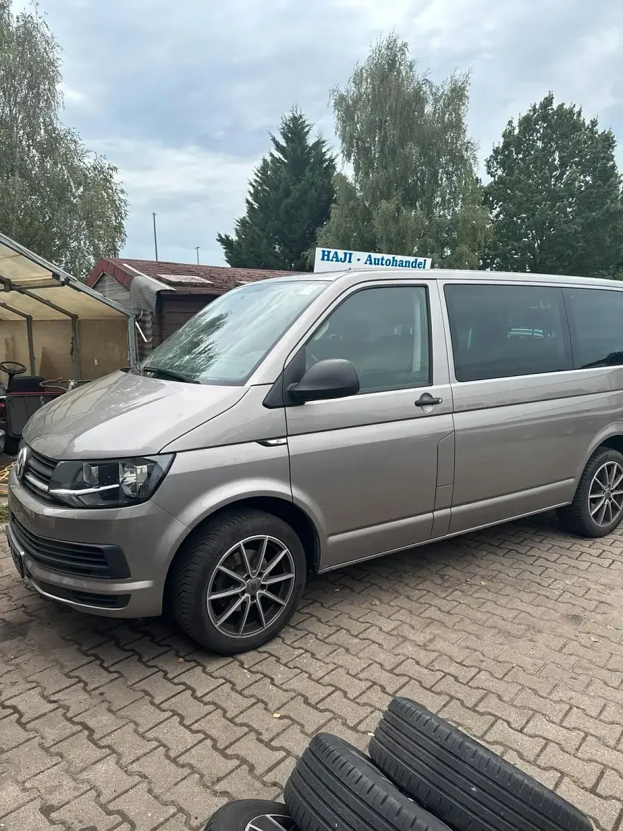 Gebraucht VW Multivan 102 PS (75 kW) 2019 Beige Van / Kleinbus