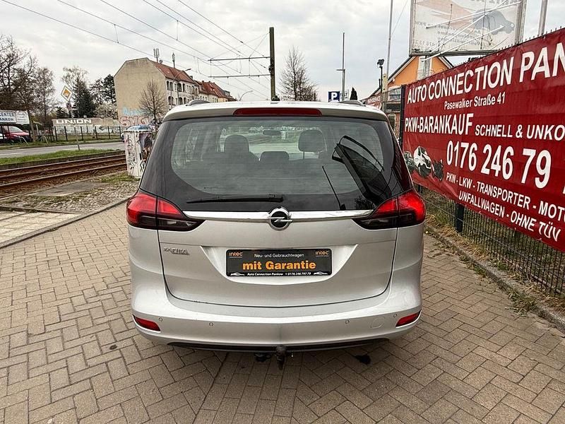 Usata Opel Zafira Tourer 120 CV (88 kW) 2012 Argento Monovolume