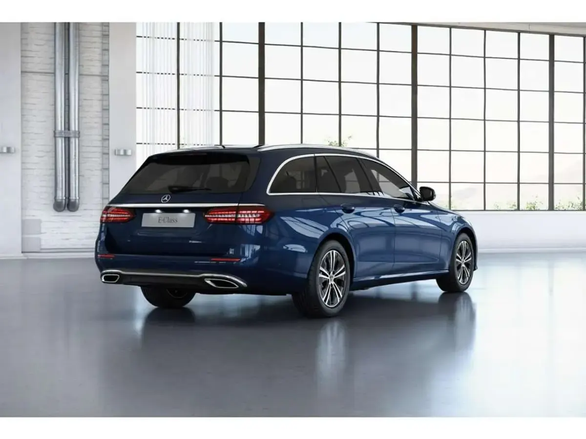 Gebraucht Mercedes E220 Avantgarde 200 PS (147 kW) 2023 Blau Kombi