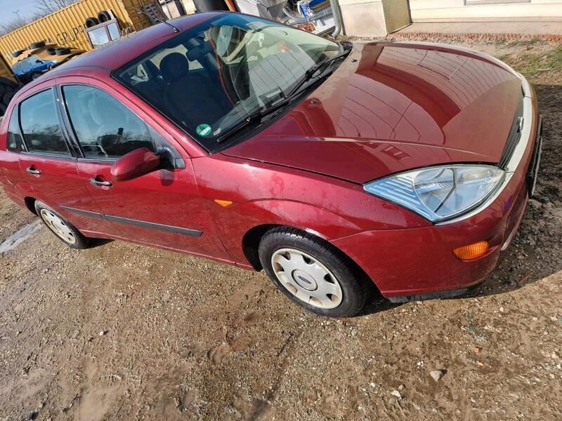 Rot Gebraucht 2000 Ford Focus Limousine | 400 € (Superpreis) - Bild 1/4