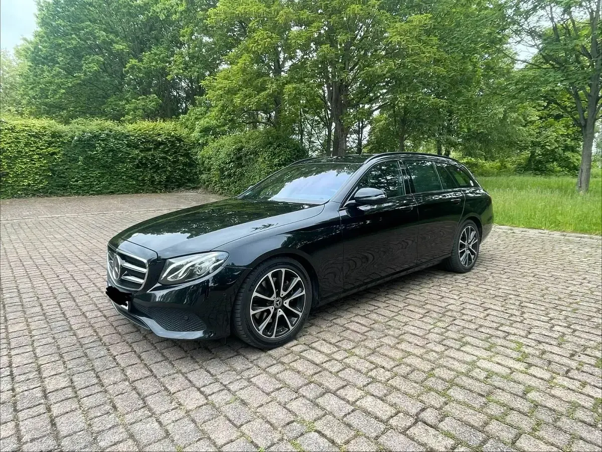 Gebraucht Mercedes E220 Night 194 PS (142 kW) 2019 Schwarz Kombi