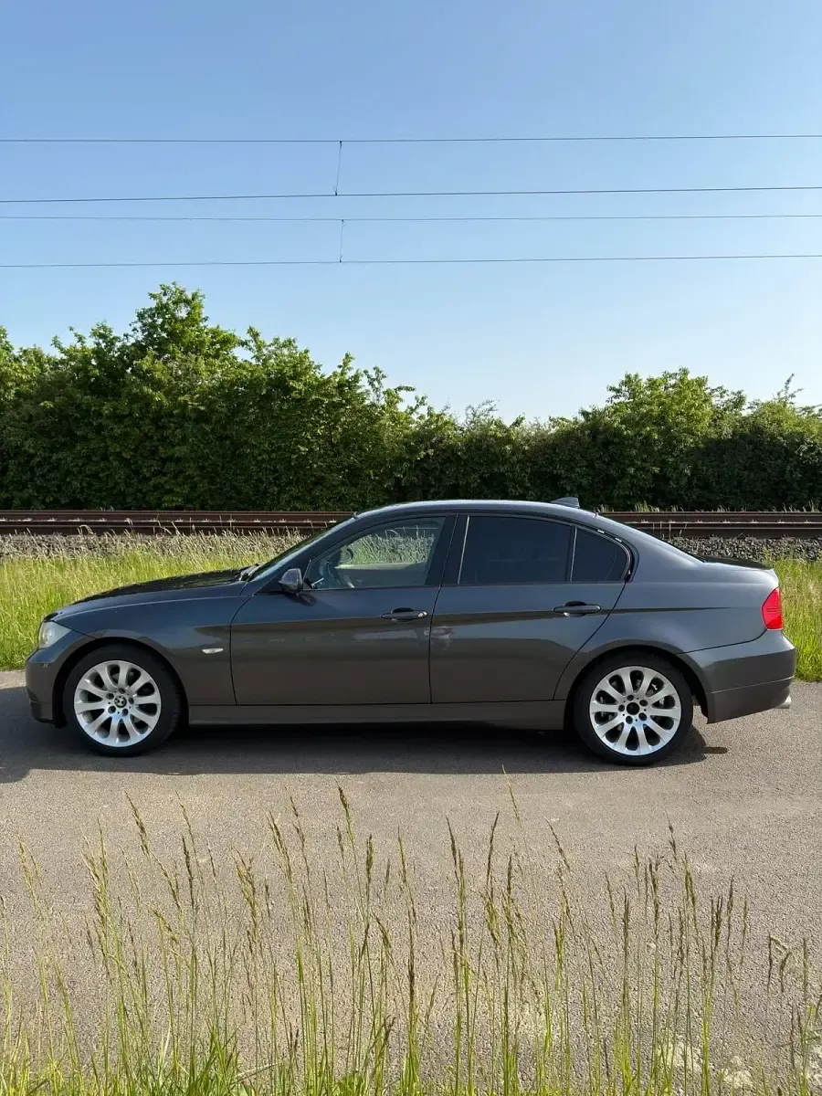 Gebraucht BMW 320 170 PS (125 kW) 2007 Grau Limousine