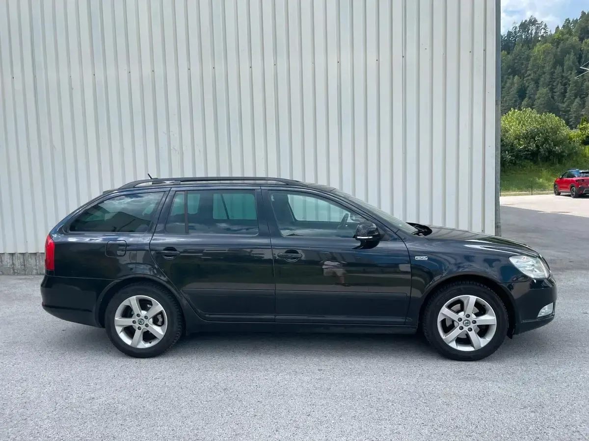 Gebraucht Skoda Octavia 105 PS (77 kW) 2012 Schwarz Kombi