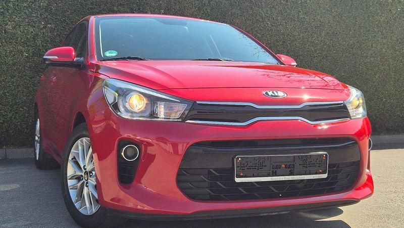 Second-hand Kia Stonic 101 CP (74 kW) 2019 Roșu SUV