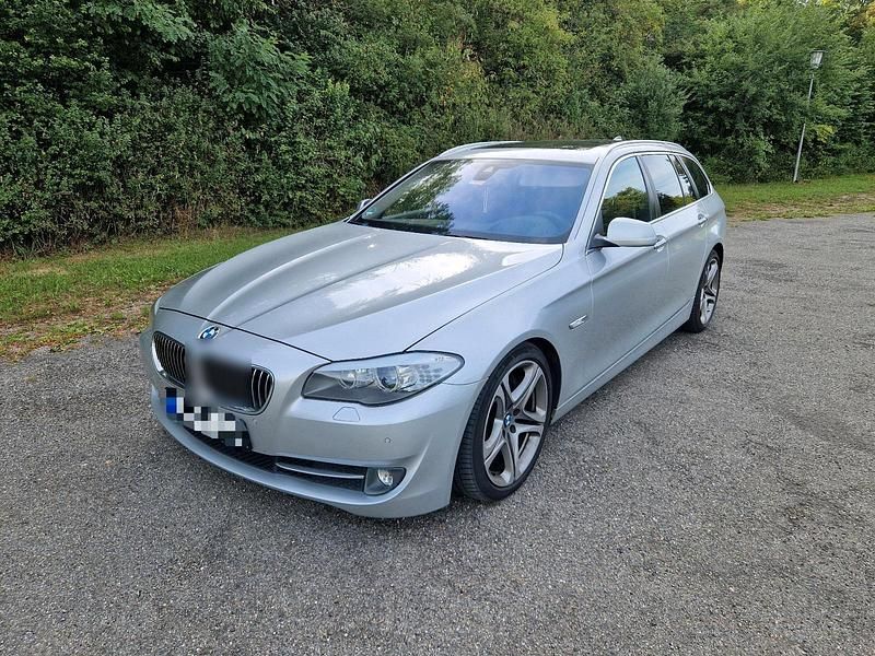 Silber Gebraucht 2012 BMW 530 Kombi | 10.500 € (Superpreis) - Bild 1/4