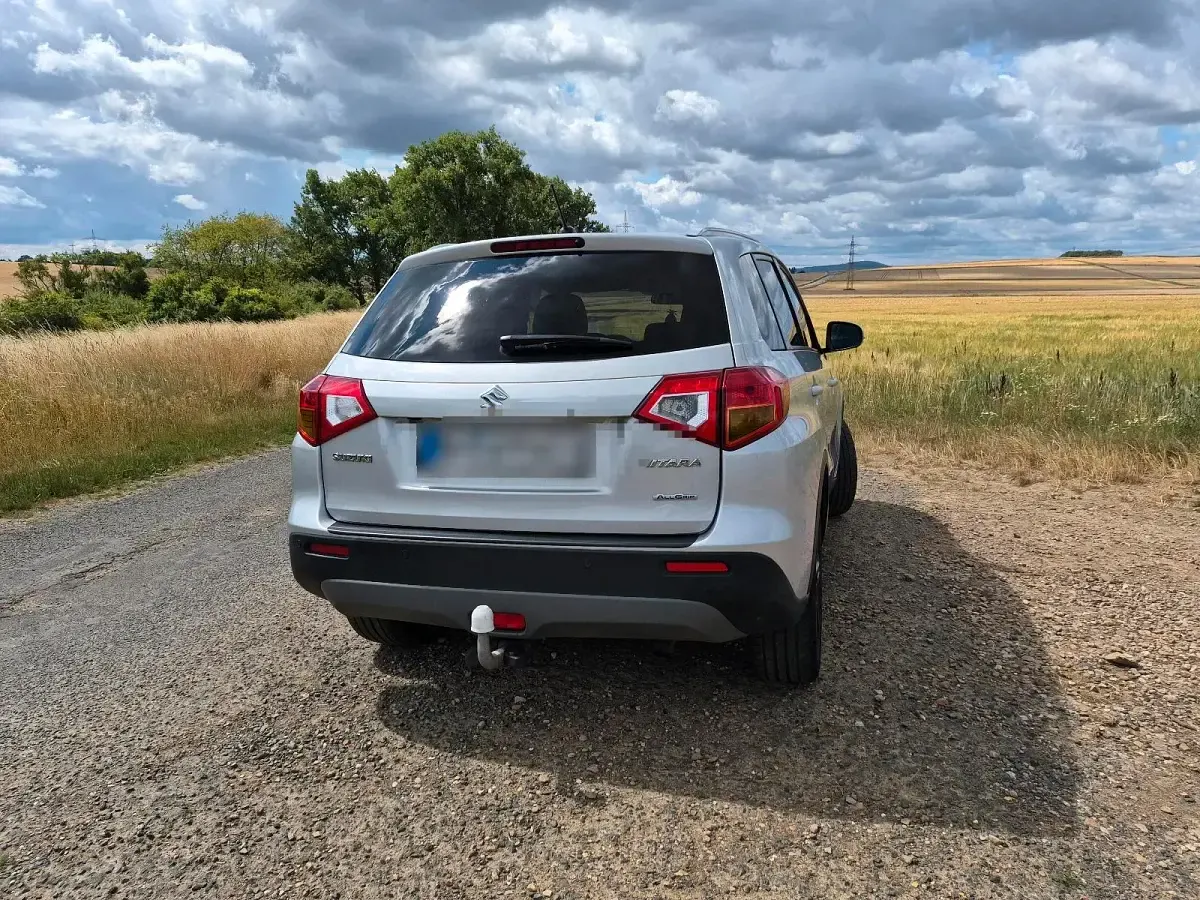 Gebraucht Suzuki Vitara 140 PS (102 kW) 2017 Silber SUV