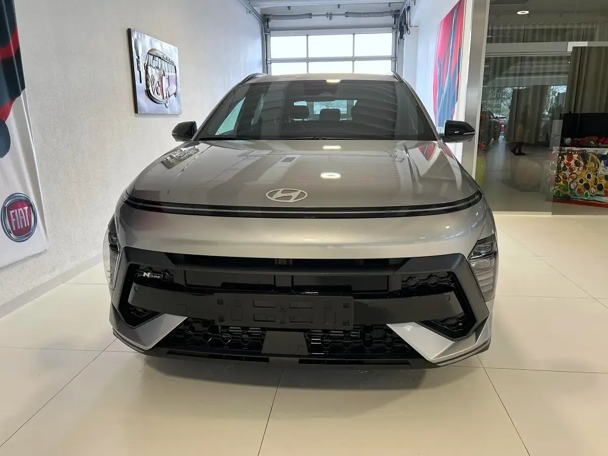 Gebraucht Hyundai Kona N Line 120 PS (88 kW) 2024 Silber SUV