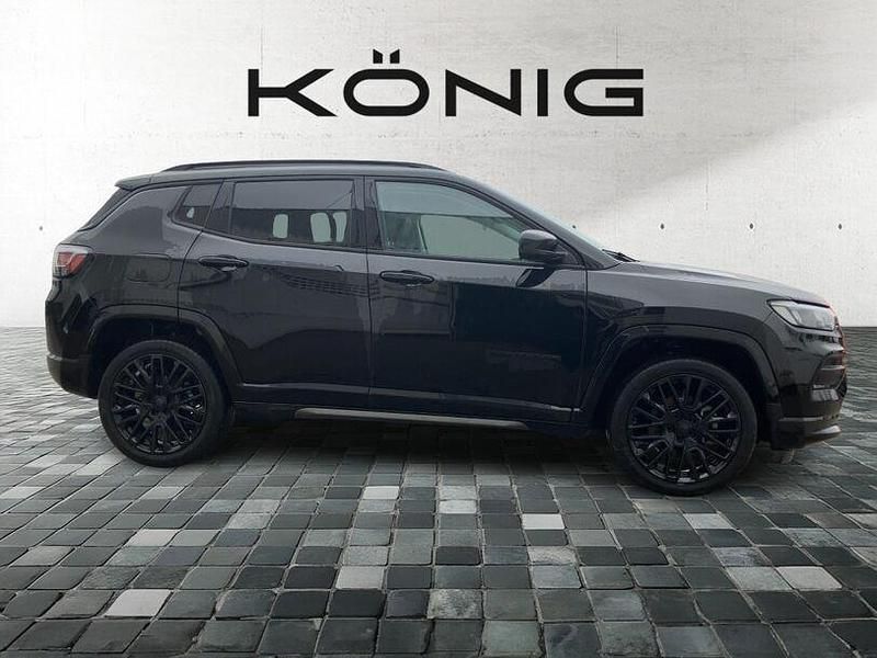 Second-hand Jeep Compass 131 CP (96 kW) 2023 Negru SUV