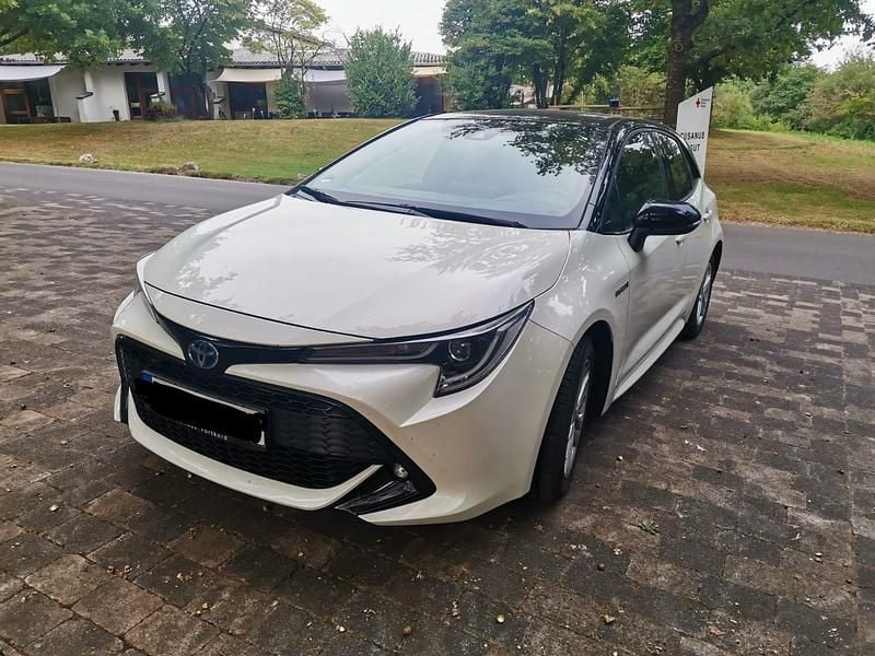 Gebraucht Toyota Corolla Hybrid 184 PS (135 kW) 2020 Weiß Limousine