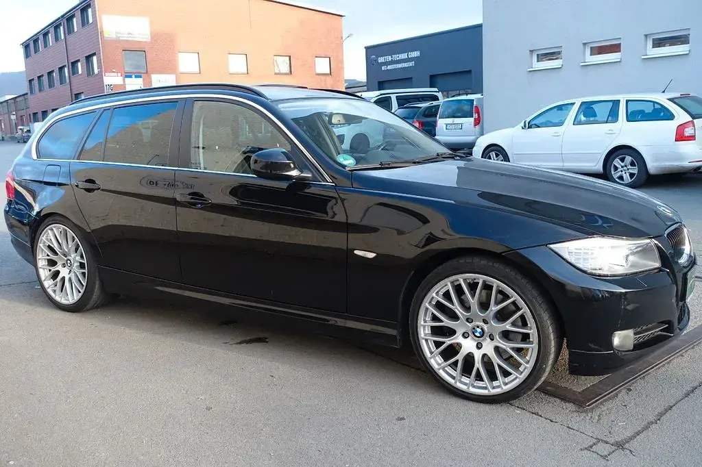 Second-hand BMW 325 Sport Line 204 CP (150 kW) 2010 Negru Break
