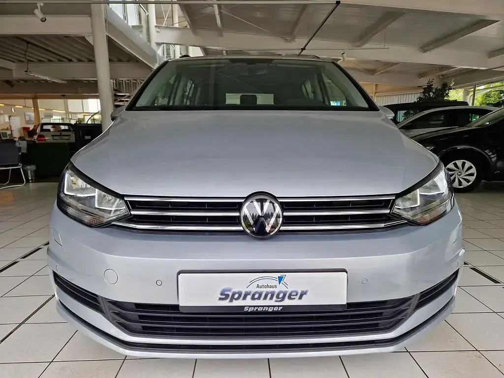 Gebraucht VW Touran Comfortline 150 PS (110 kW) 2022 Silber Van / Kleinbus