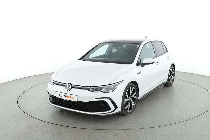 Weiß Gebraucht 2021 VW Golf VIII R-line Limousine | 25.900 € (Fairer Preis) - Bild 1/3