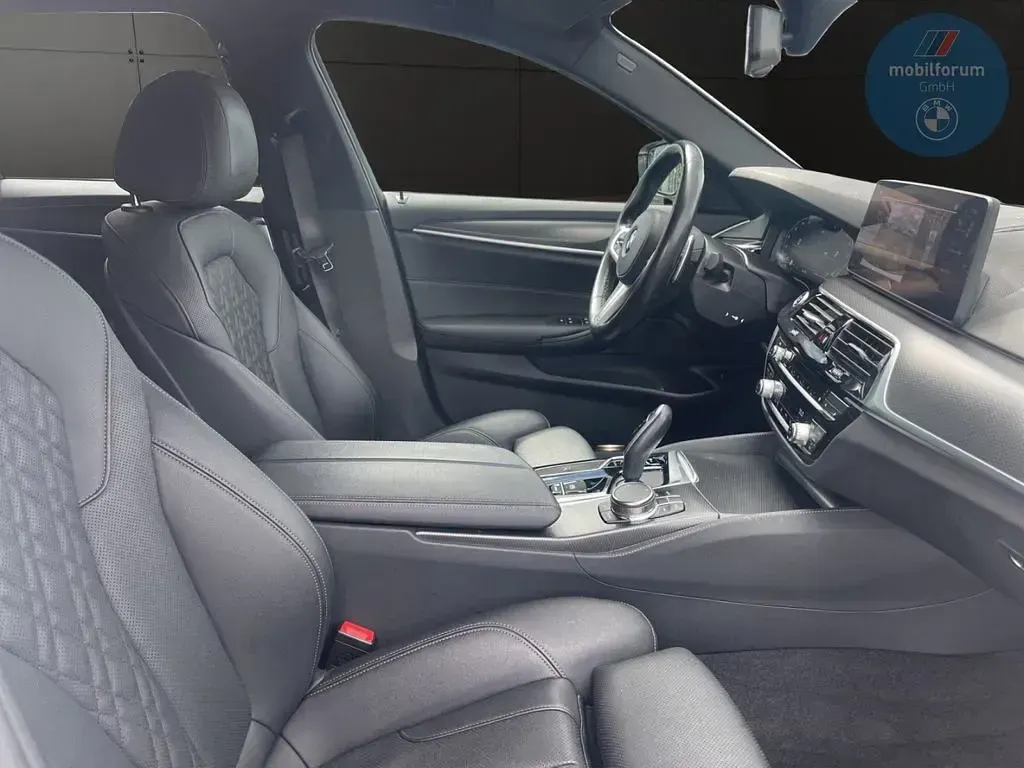 Gebraucht BMW 530 M Sport 286 PS (210 kW) 2022 Weiß Kombi