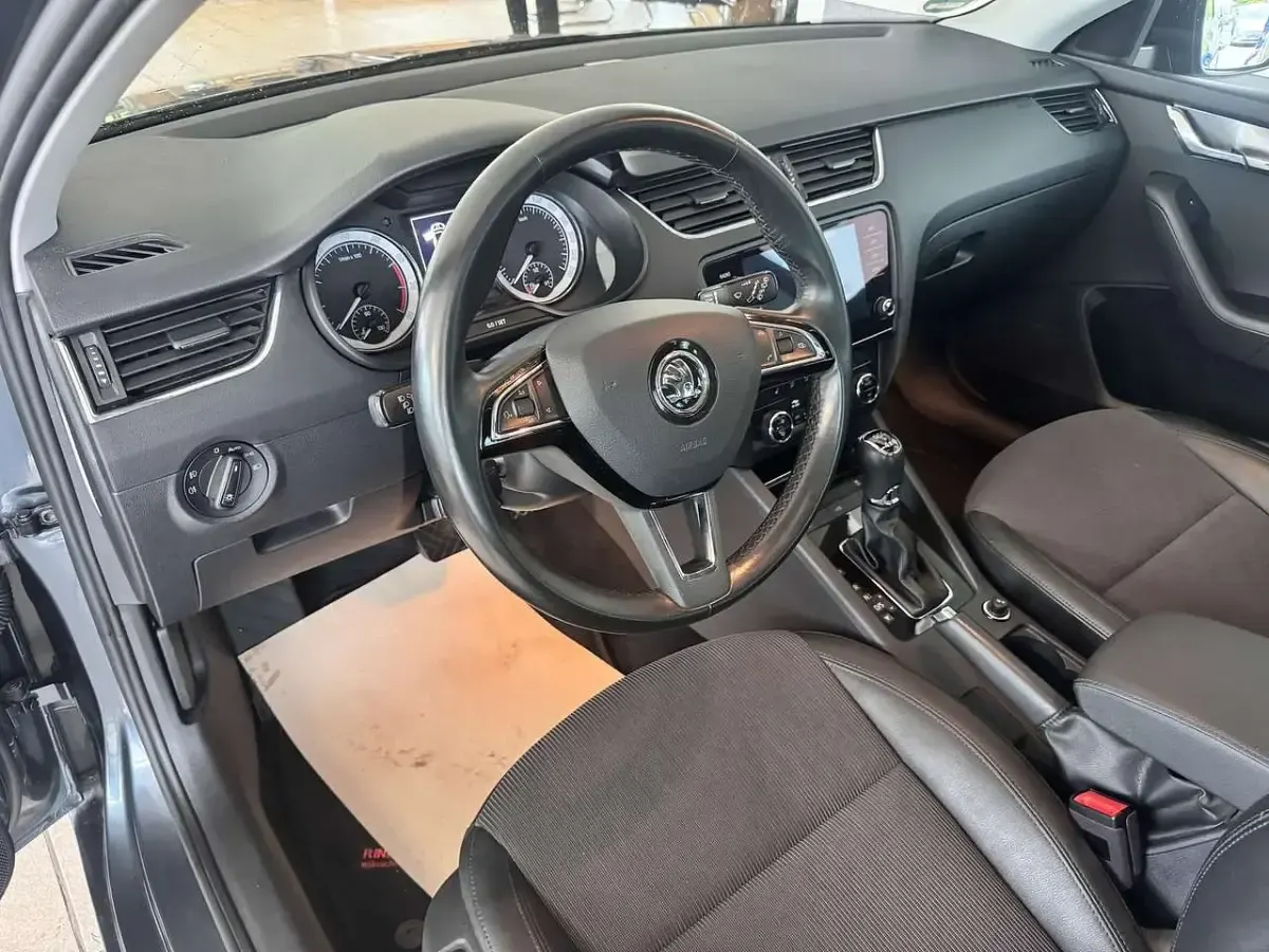 Gebraucht Skoda Octavia Style 179 PS (131 kW) 2018 Grau Kombi