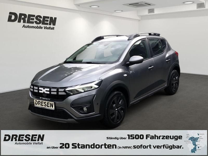 Grau Gebraucht 2024 Dacia Sandero Expression Kleinwagen | 17.990 € (Fairer Preis) - Bild 1/4