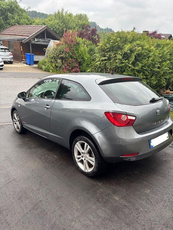 Grau Gebraucht 2012 Seat Ibiza SC Copa Kleinwagen | 2.599 € (Superpreis) - Bild 1/4
