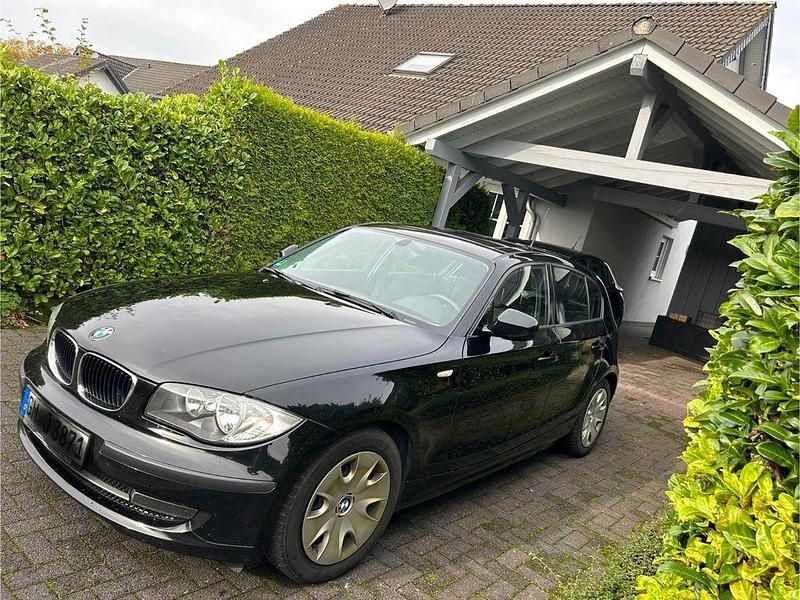 Schwarz Gebraucht 2011 BMW 116 Kleinwagen | 3.900 € (Guter Preis) - Bild 1/4