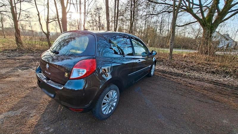 Gebraucht Renault Clio II 74 PS (54 kW) 2011 Schwarz Limousine