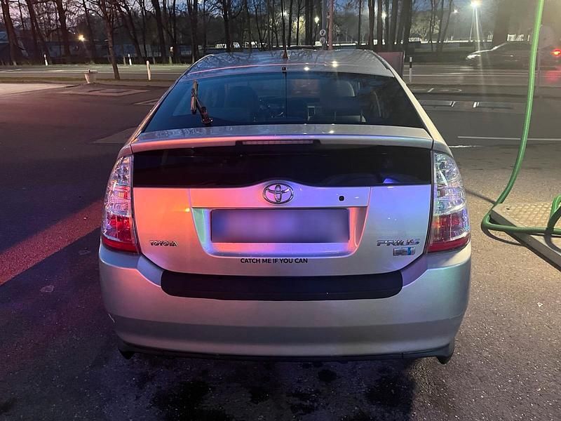 Gebraucht Toyota Prius 99 PS (72 kW) 2006 Silber Kleinwagen