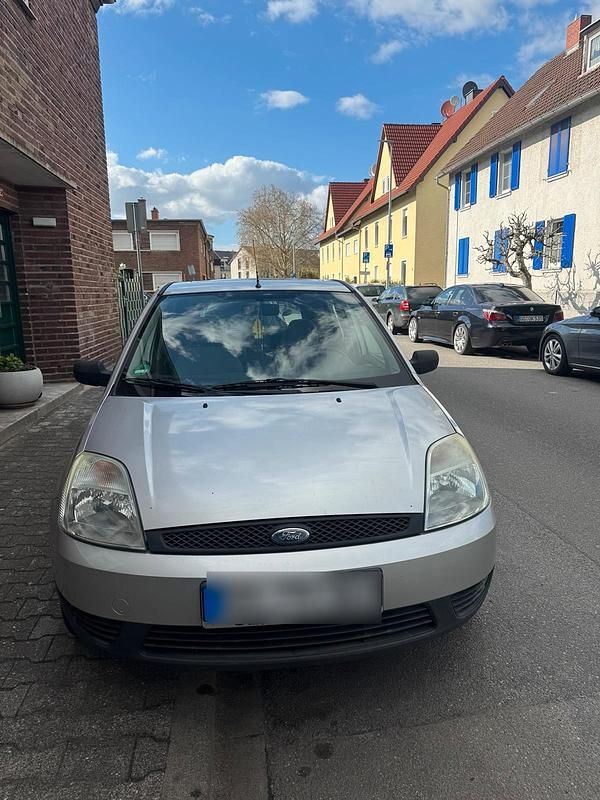 Gebraucht Ford Fiesta 68 PS (50 kW) 2002 Silber Kleinwagen