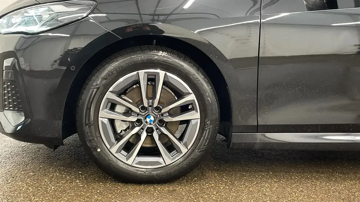 Gebraucht BMW 218 Active Tourer Efficient Dynamics 150 PS (110 kW) 2025 Saphirschwarz metallic Van / Kleinbus