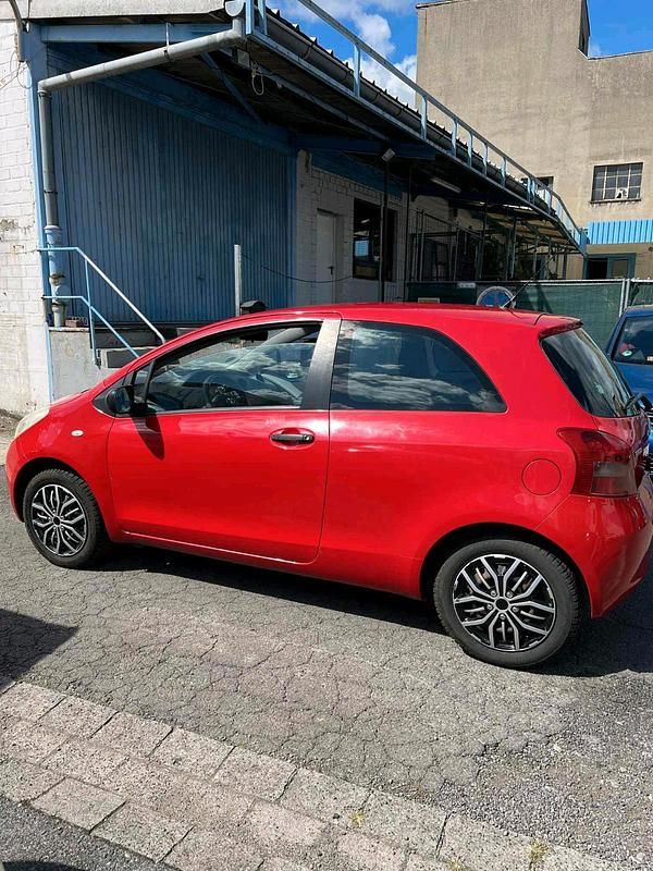Rot Gebraucht 2006 Toyota Yaris Kleinwagen | 1.300 € (Fairer Preis) - Bild 1/4