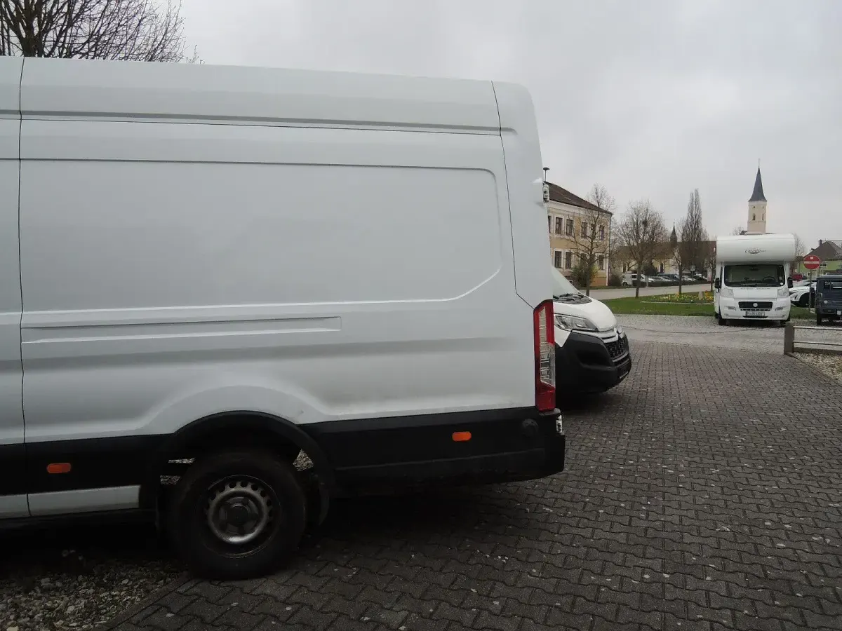 Second-hand Ford Transit 131 CP (96 kW) 2023 Alb Berlinǎ