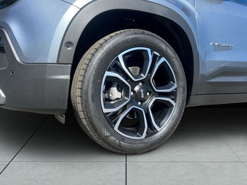 Neu Jeep Avenger Summit 101 PS (74 kW) 2025 Met grey evoluzione (vr519/a) SUV