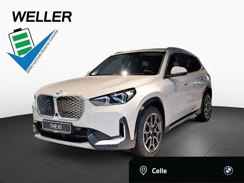 Dune grey (grau) Neu 2025 BMW iX1 Luxury Line SUV | 59.990 € (Teuer) - Bild 1/4
